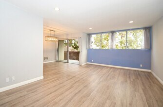 6050 Canterbury Dr in Culver City, CA - Foto de edificio - Building Photo