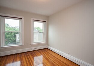 202 Harvard St, Unit 200-3 in Cambridge, MA - Building Photo - Building Photo