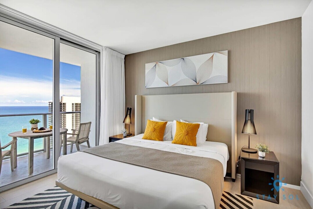 4010 S Ocean Dr in Hollywood, FL - Building Photo