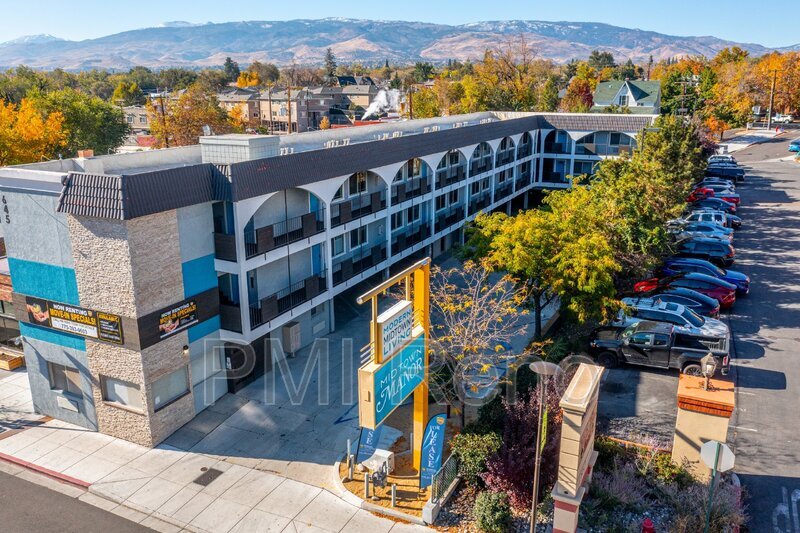 645 S Virginia St in Reno, NV - Foto de edificio