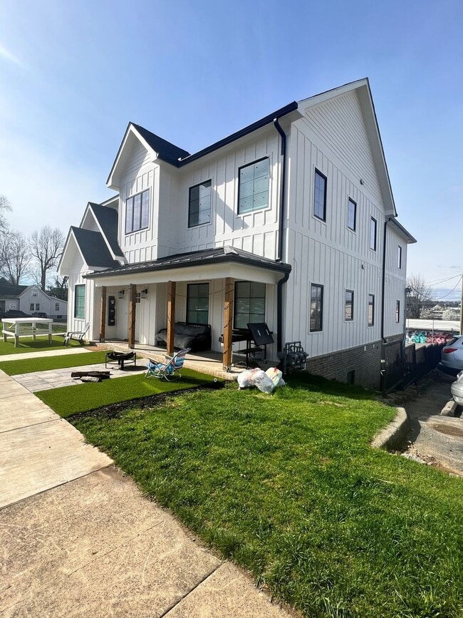 1915 Forest Ave