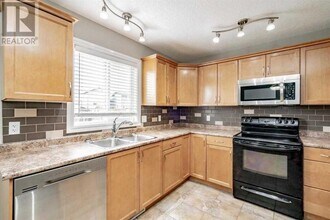 8610-102B 102 B Ave in Grande Prairie, AB - Building Photo - Building Photo