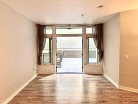 327 NW Park Ave, Unit 1C in Portland, OR - Building Photo