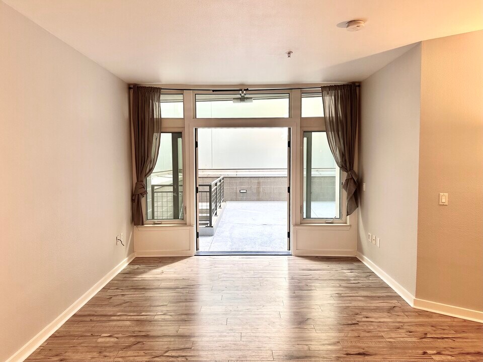 327 NW Park Ave, Unit 1C in Portland, OR - Foto de edificio