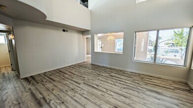 250 S Lakeview Blvd in Chandler, AZ - Building Photo - Building Photo