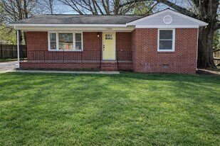 5303 Birch Rd in Fayetteville, NC - Building Photo