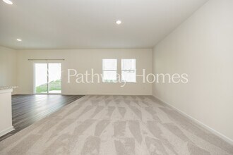 1052 Large Poppy Dr in La Vergne, TN - Building Photo - Building Photo