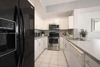 10909 NW 43rd Ln in Doral, FL - Building Photo - Building Photo