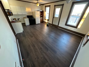 102 S Main St in Harrisville, PA - Building Photo - Building Photo