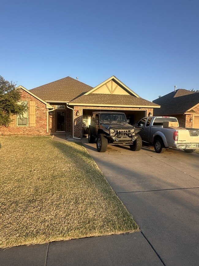 7412 Meadow Lake Dr in Yukon, OK - Building Photo - Building Photo