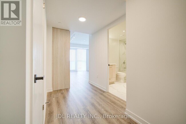 195 Commerce St in Vaughan, ON - Building Photo - Building Photo