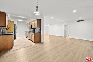 262 N Crescent Dr in Beverly Hills, CA - Building Photo