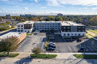 TEN21 Apartments in Muskegon, MI - Foto de edificio - Building Photo