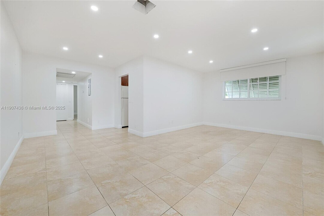 7937 Camino Cir in Coral Gables, FL - Building Photo