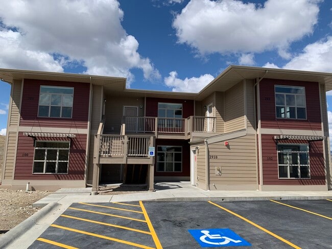 property at 2910 Overlook Blvd