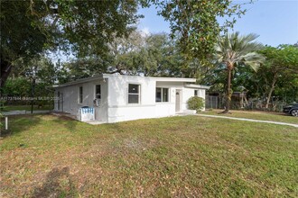 109 Edmund Rd in West Park, FL - Building Photo - Building Photo