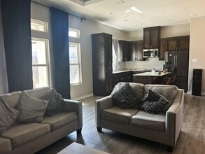 5608 Palestine Dr in Laredo, TX - Building Photo - Building Photo