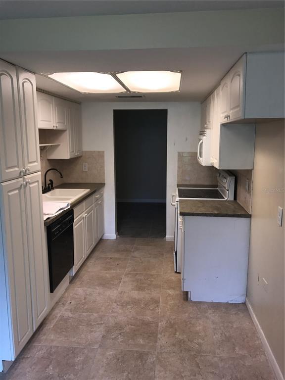 906 Homewood Dr in Brandon, FL - Building Photo - Building Photo