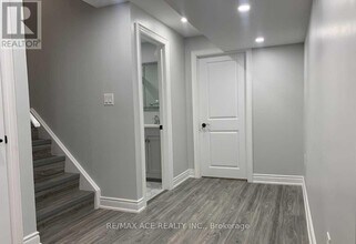 36 Gillett Dr in Ajax, ON - Building Photo - Building Photo