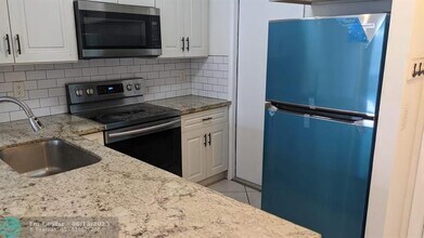 540 SE 2nd Ave in Deerfield Beach, FL - Building Photo - Building Photo
