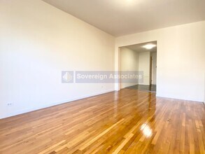 216 W 102nd St-Unit -6E in New York, NY - Building Photo - Building Photo