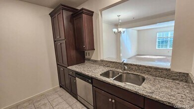 103 Canter Ct in Goshen, NY - Foto de edificio - Building Photo