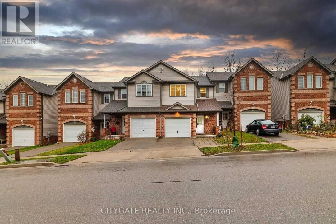 73 Woolwich St in Kitchener, ON - Building Photo