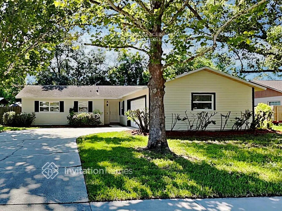 7433 Betty St in Winter Park, FL - Foto de edificio