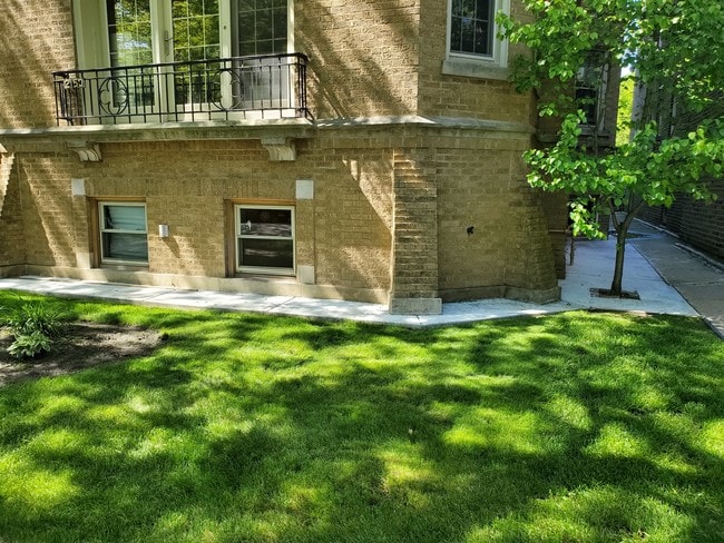 property at 2150 W Arthur Ave
