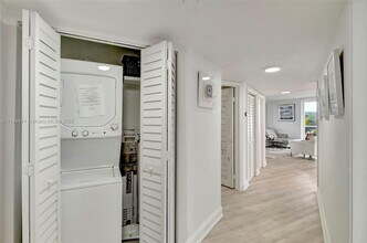 2401 Collins Ave, Unit 601 in Miami Beach, FL - Building Photo - Building Photo