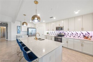 2373 Anguilla Dr in Naples, FL - Building Photo