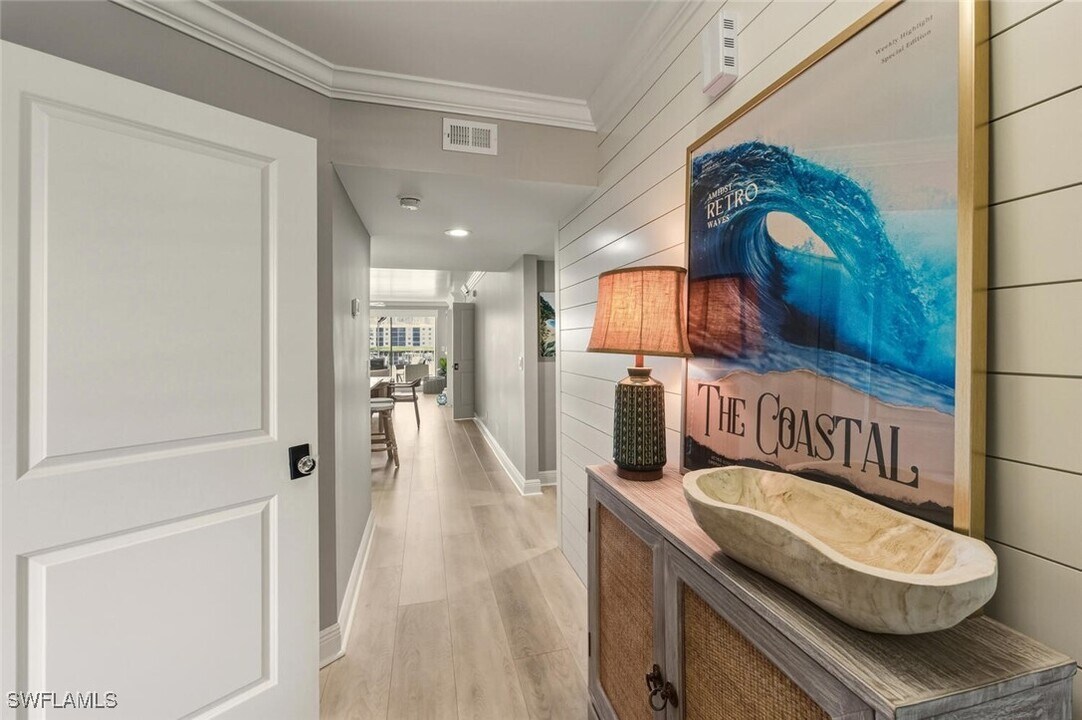 9103 Vanderbilt Dr in Naples, FL - Building Photo