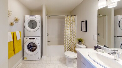 Beacon Townhomes in Regina, SK - Building Photo - Building Photo