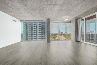 5925 Almeda Rd in Houston, TX - Building Photo - Building Photo