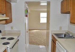Eagles Crossing Apartments in Washington, DC - Building Photo - Building Photo