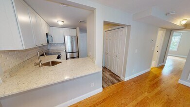 24 South St, Unit 3 in Medford, MA - Building Photo - Building Photo