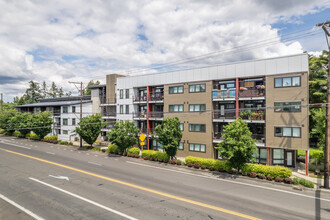 The Knoll at Tigard in Portland, OR - Building Photo - Primary Photo