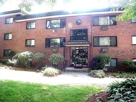 1323 Worcester Rd, Unit E7 in Framingham, MA - Building Photo