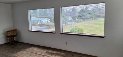 568 NW Silver Meadow Ln, Unit Apartment in Bremerton, WA - Foto de edificio - Building Photo