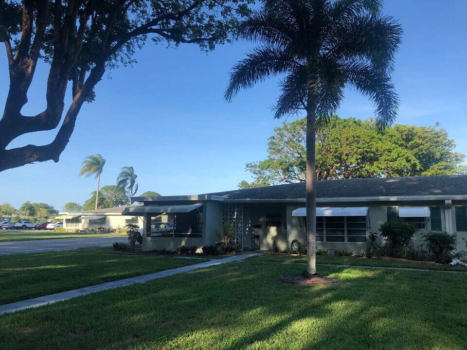 405 High Point Blvd in Delray Beach, FL - Building Photo