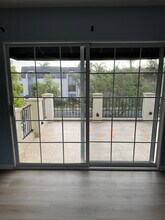 302 Portland Cir, Unit 302 Portland in Huntington Beach, CA - Building Photo - Building Photo