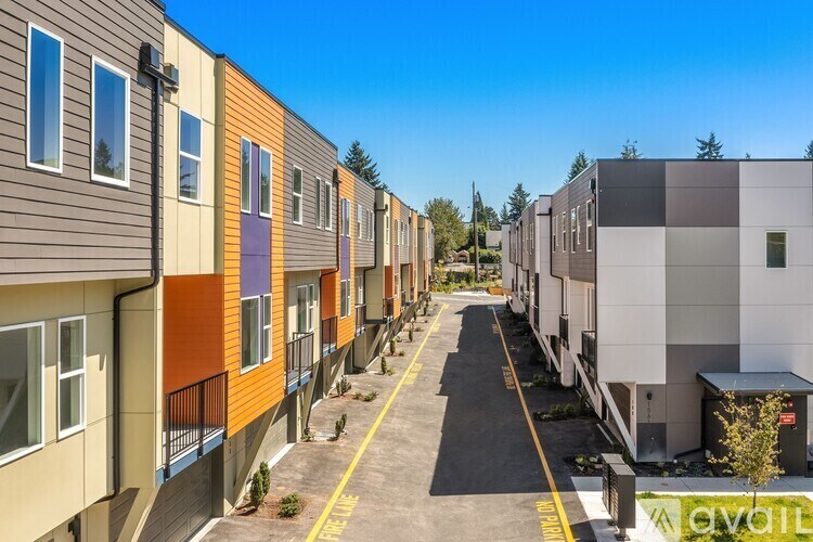 15610 8th Ave SW in Burien, WA - Building Photo