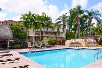 Waterford Point Apartments in Miami, FL - Foto de edificio - Building Photo
