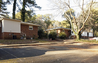 Penwood Apartments in Raleigh, NC - Foto de edificio - Building Photo