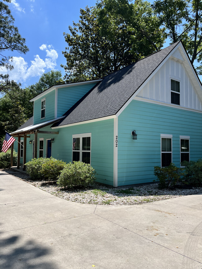 202 Dixie Ave, Unit 202-A Dixie (Upstairs) in Wilmington, NC - Building Photo - Building Photo