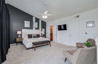 2216 Chenevert St in Houston, TX - Building Photo - Building Photo