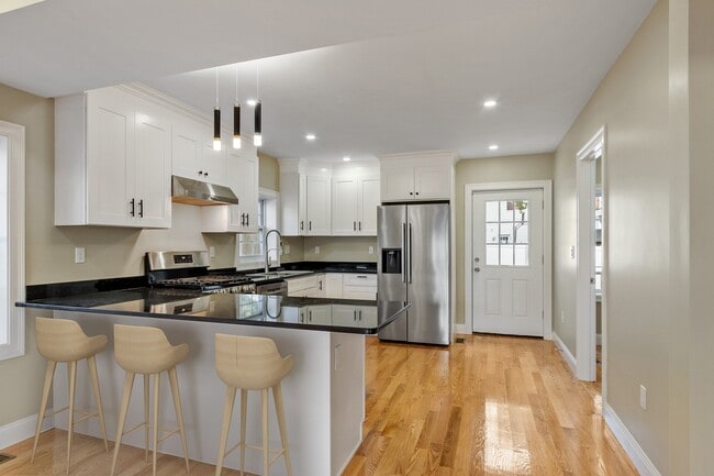 112 Sigourney St in Revere, MA - Building Photo - Building Photo