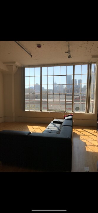 420 S San Pedro St in Los Angeles, CA - Foto de edificio