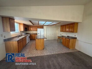 1200 Santa Clara Pkwy in Santa Clara, UT - Building Photo - Building Photo