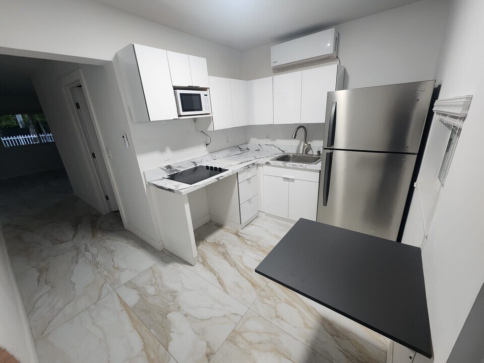 495 NE 141st St in North Miami, FL - Building Photo